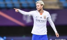 特雷维索前锋射门偏出比赛中掉队