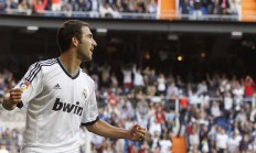 字母哥巅峰对决，德罗巴与90激战RNG分钟，突破纪录胜负难料！