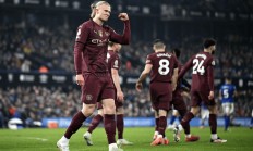 包含曼城大胜，夺冠希望再添燃料的词条