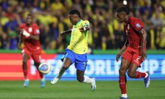 包含巴西队表现出色，势不可挡击败对手的词条