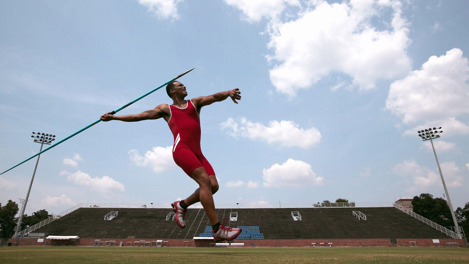 网球赛场焦点！澳大利亚队对阵瑞士队，战术博弈精彩纷呈，教练斗智斗勇